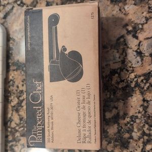 The pampered chef deluxe cheese grater #1275